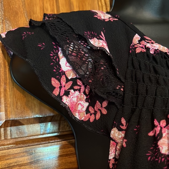 NWOT Ruffle Floral Hi Low Top - Picture 3 of 8